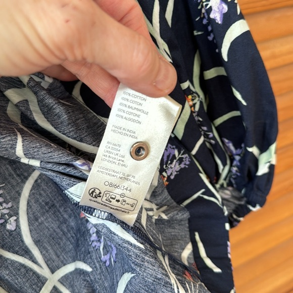 MEAVE— beautiful cropped floral blouse, size S, a little puff on the s/s. - Picture 5 of 8